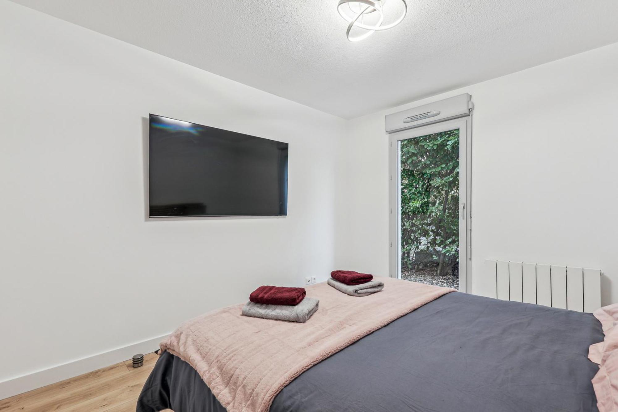 Comfort And Tranquility Near Lyon And Groupama Stadium, 4 Personnes Meyzieu Eksteriør billede
