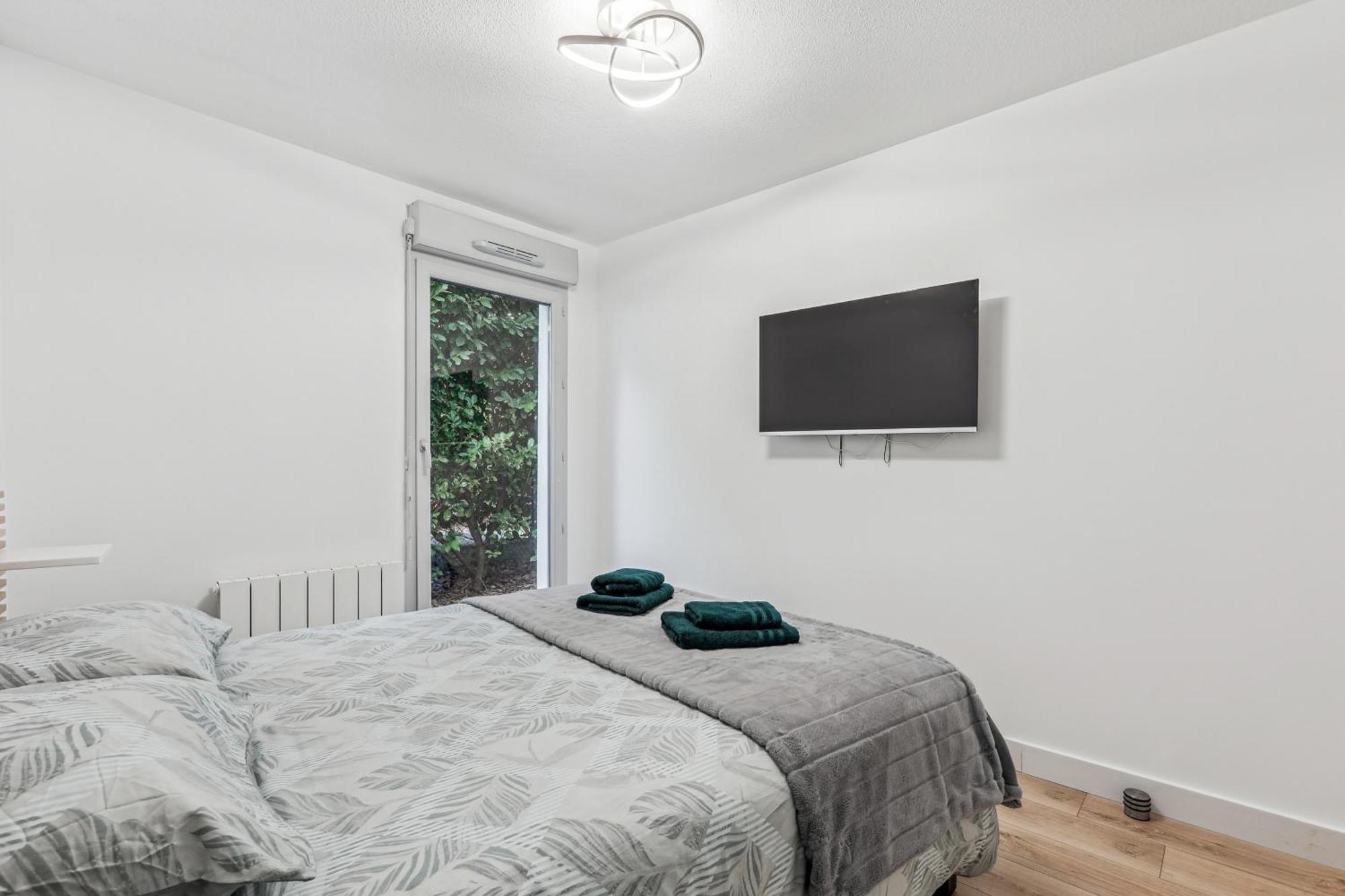 Comfort And Tranquility Near Lyon And Groupama Stadium, 4 Personnes Meyzieu Eksteriør billede