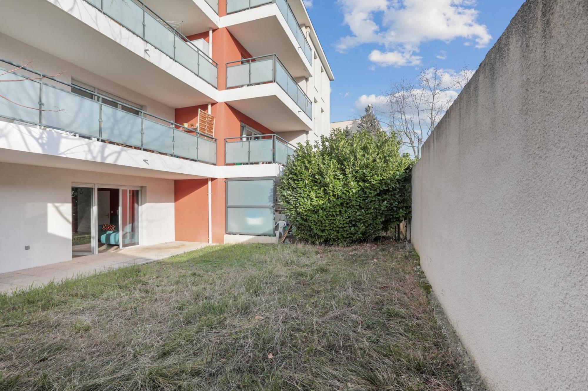 Comfort And Tranquility Near Lyon And Groupama Stadium, 4 Personnes Meyzieu Eksteriør billede
