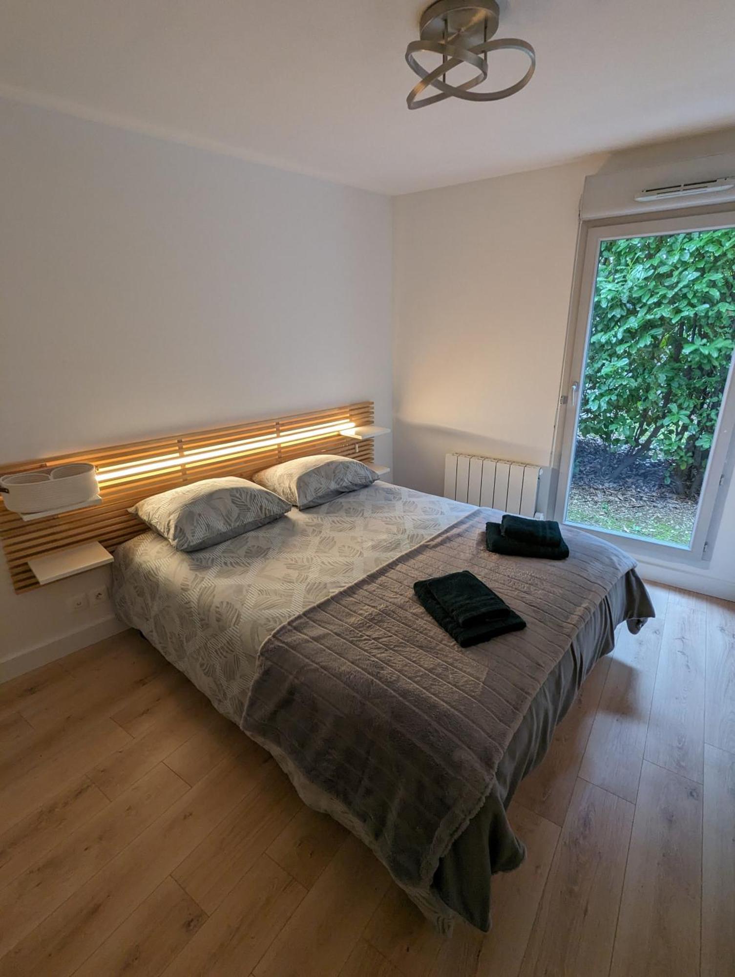 Comfort And Tranquility Near Lyon And Groupama Stadium, 4 Personnes Meyzieu Eksteriør billede