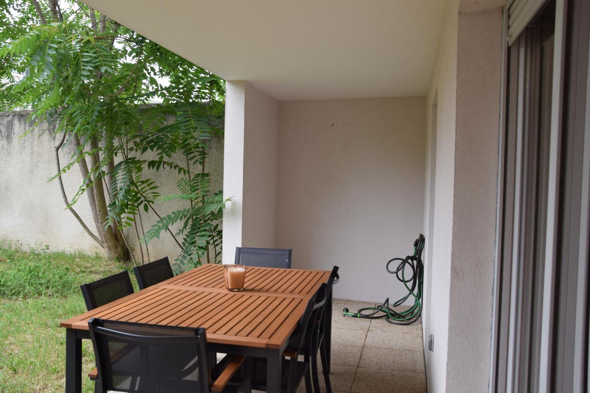 Comfort And Tranquility Near Lyon And Groupama Stadium, 4 Personnes Meyzieu Eksteriør billede