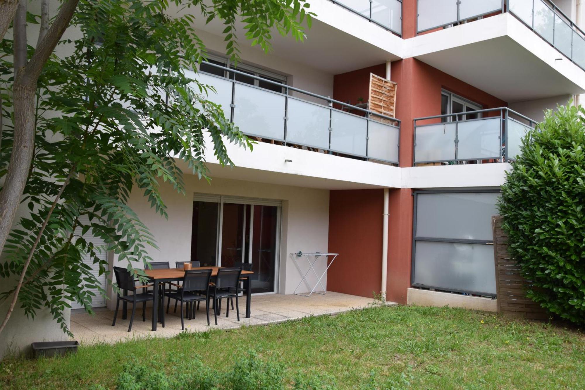 Comfort And Tranquility Near Lyon And Groupama Stadium, 4 Personnes Meyzieu Eksteriør billede